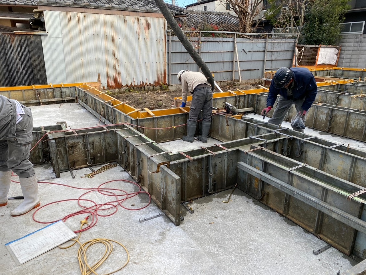 基礎工事進行中